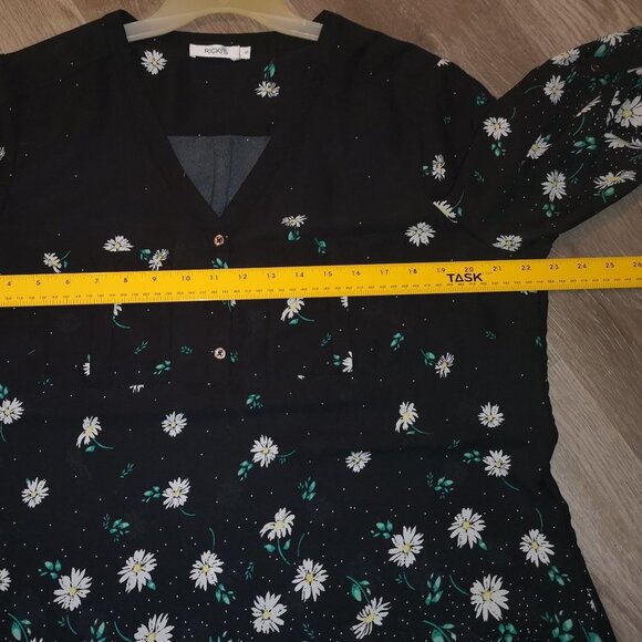 Ricki's Ladies 3/4 Tab Sleeve Black Flowered Pattern Blouse / Tunic - Picture 6 of 6